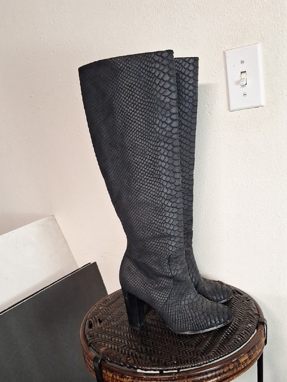 Michael Kors Blk Tall Snake Print Leather Boots Womens Size 6 M - Picture 4 of 9